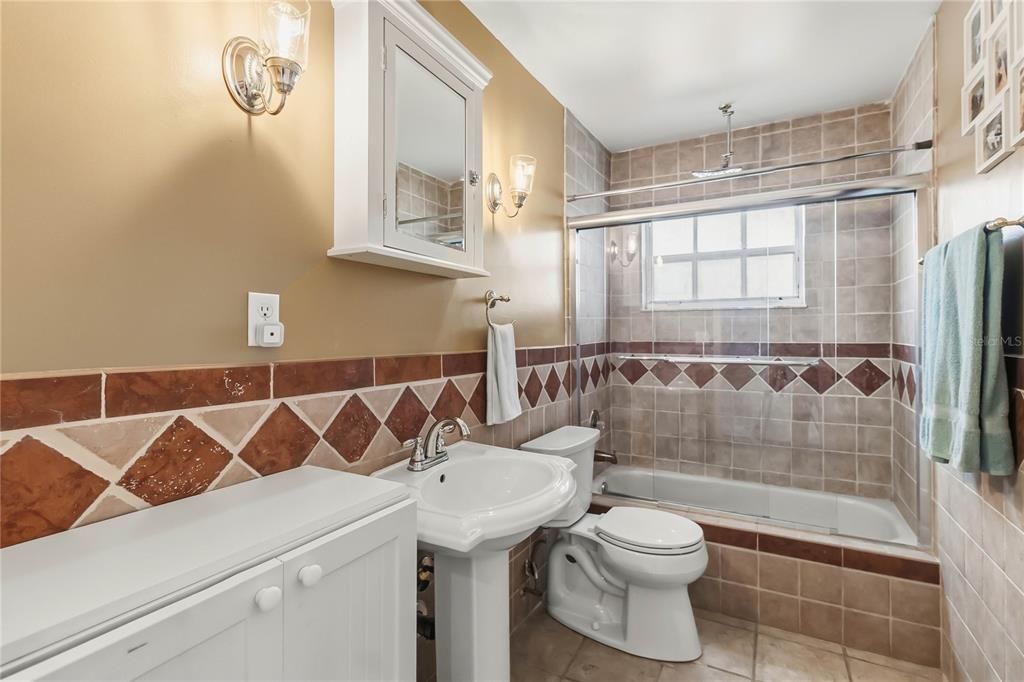 For Sale: $320,000 (2 beds, 2 baths, 1133 Square Feet)