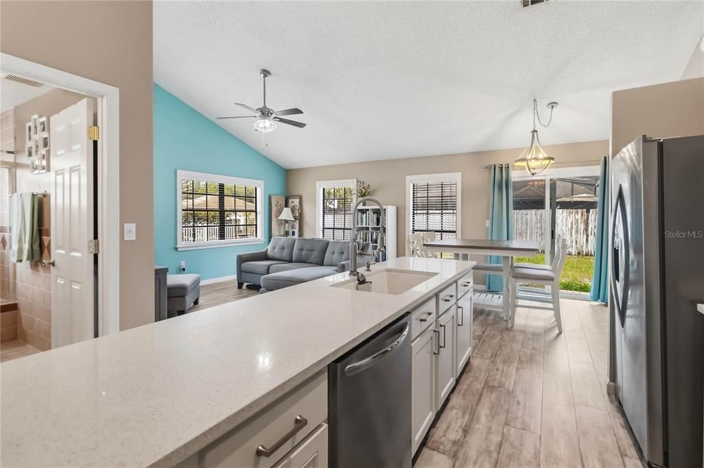 For Sale: $320,000 (2 beds, 2 baths, 1133 Square Feet)