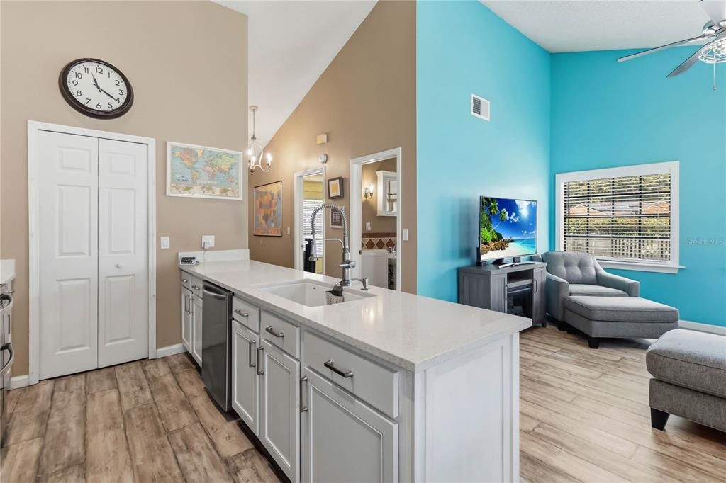 For Sale: $320,000 (2 beds, 2 baths, 1133 Square Feet)