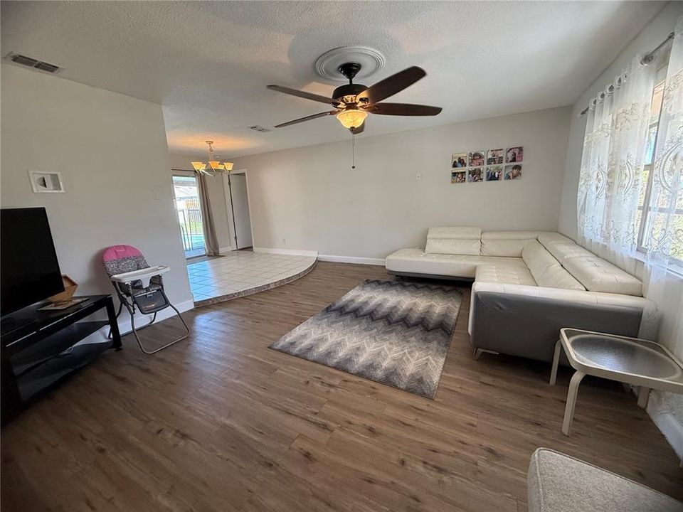 For Sale: $349,900 (3 beds, 2 baths, 1615 Square Feet)
