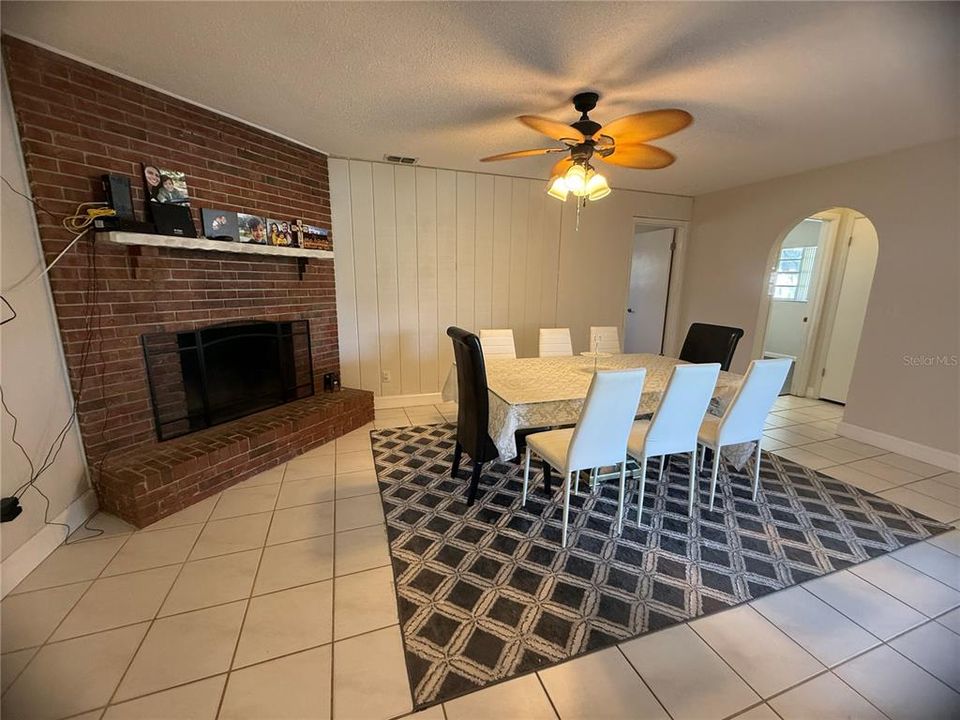 For Sale: $349,900 (3 beds, 2 baths, 1615 Square Feet)