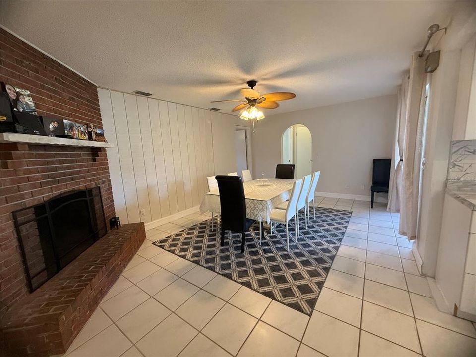 For Sale: $349,900 (3 beds, 2 baths, 1615 Square Feet)