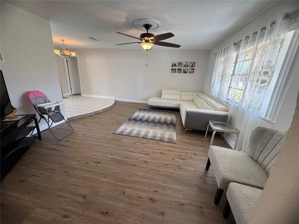 For Sale: $349,900 (3 beds, 2 baths, 1615 Square Feet)