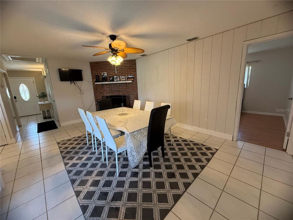 For Sale: $349,900 (3 beds, 2 baths, 1615 Square Feet)