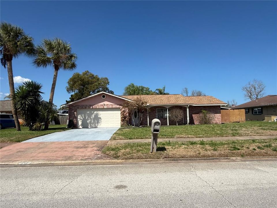 For Sale: $349,900 (3 beds, 2 baths, 1615 Square Feet)