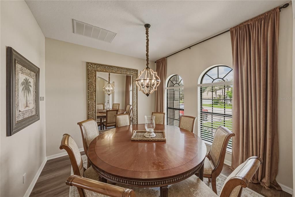 Active With Contract: $700,000 (3 beds, 3 baths, 2471 Square Feet)