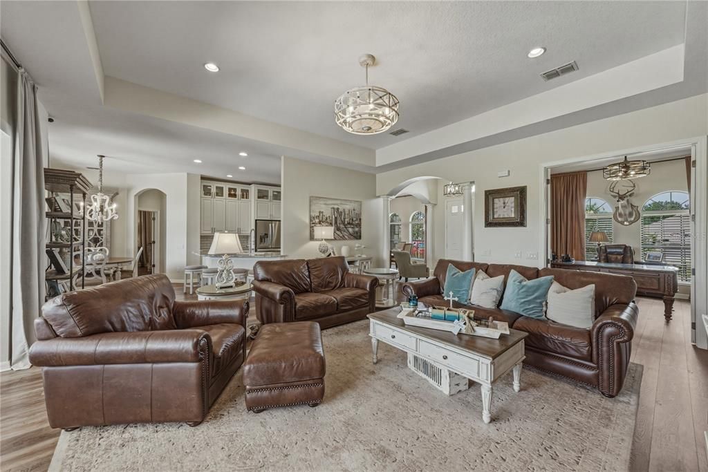 Active With Contract: $700,000 (3 beds, 3 baths, 2471 Square Feet)