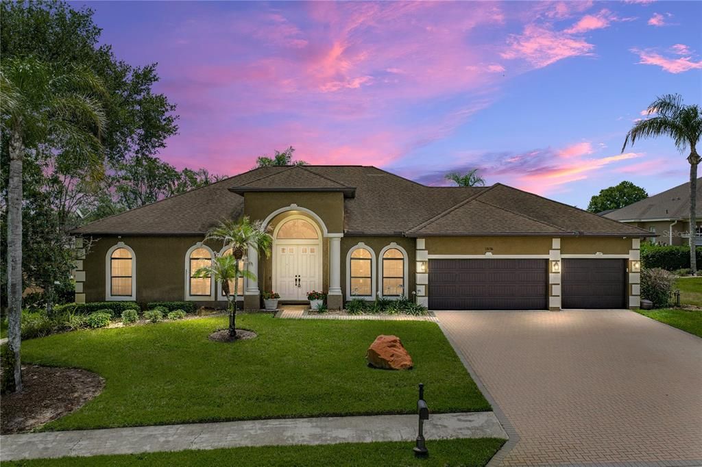 Active With Contract: $700,000 (3 beds, 3 baths, 2471 Square Feet)