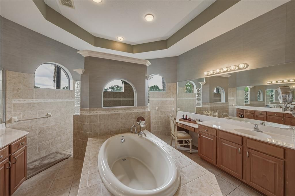 Active With Contract: $700,000 (3 beds, 3 baths, 2471 Square Feet)