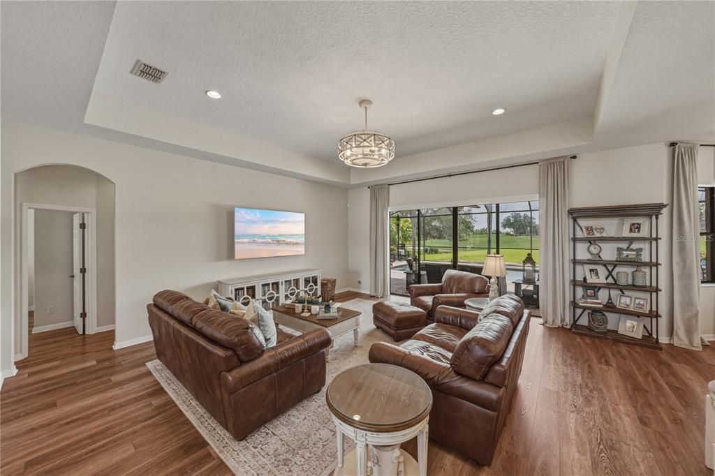 Active With Contract: $700,000 (3 beds, 3 baths, 2471 Square Feet)