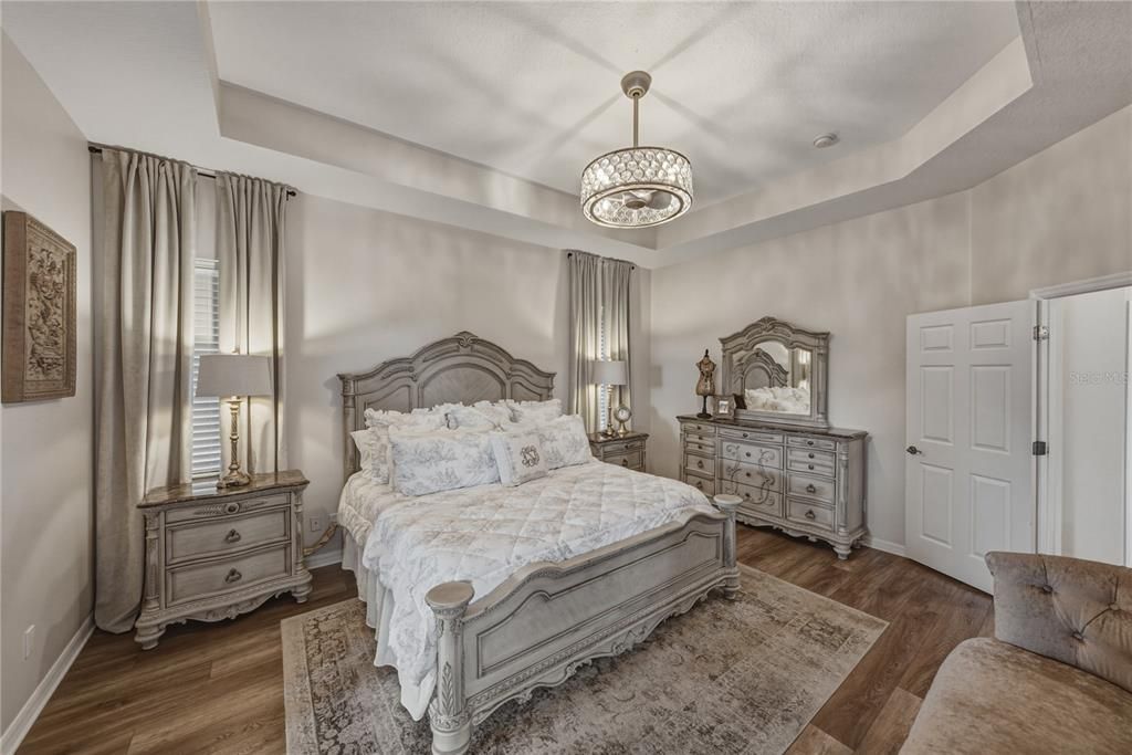 Active With Contract: $700,000 (3 beds, 3 baths, 2471 Square Feet)