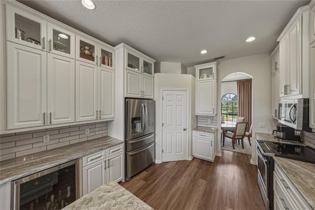 Active With Contract: $700,000 (3 beds, 3 baths, 2471 Square Feet)