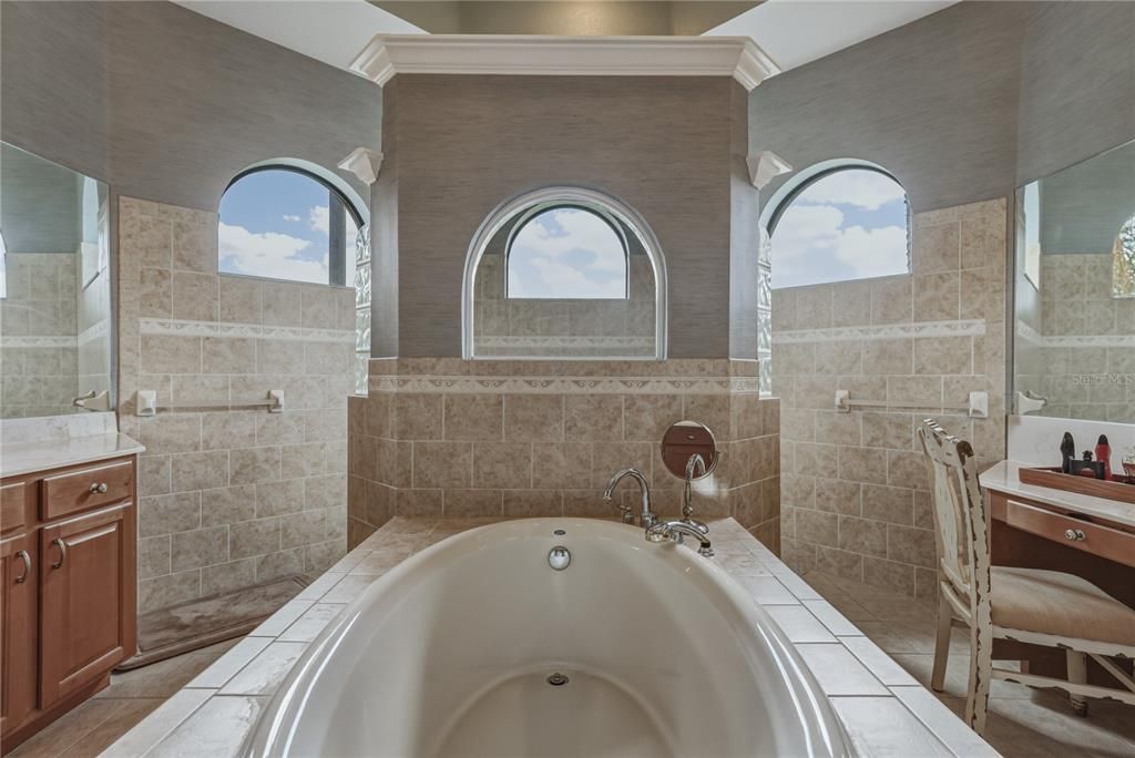 Active With Contract: $700,000 (3 beds, 3 baths, 2471 Square Feet)