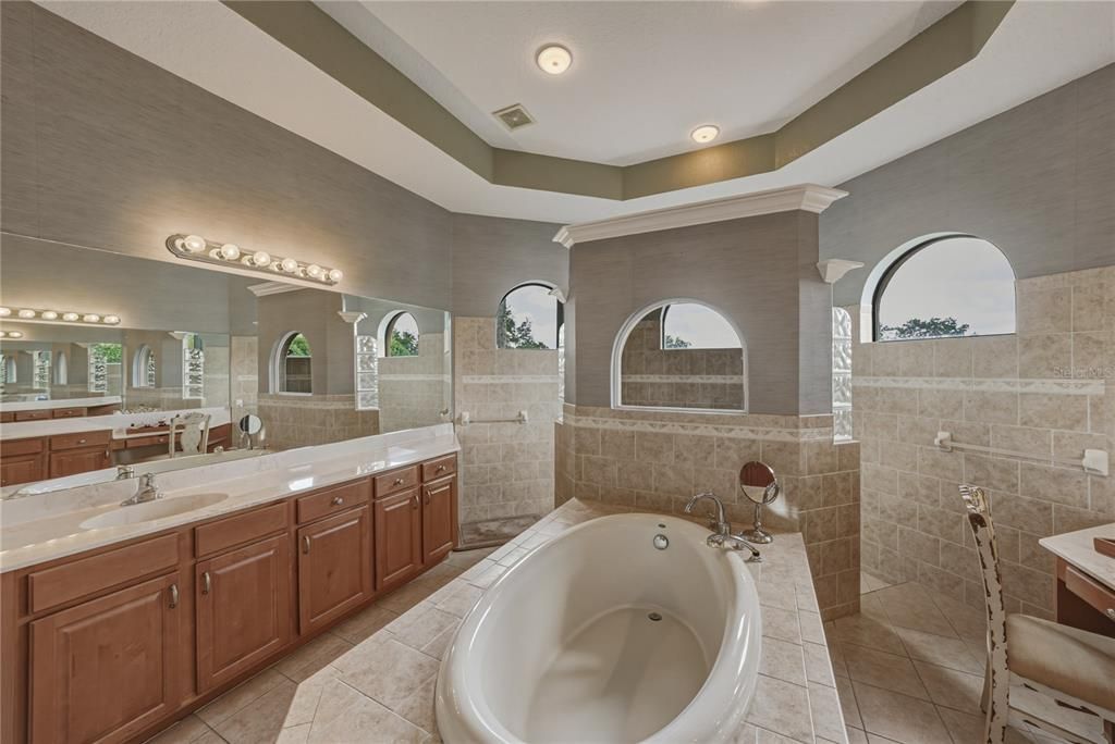 Active With Contract: $700,000 (3 beds, 3 baths, 2471 Square Feet)