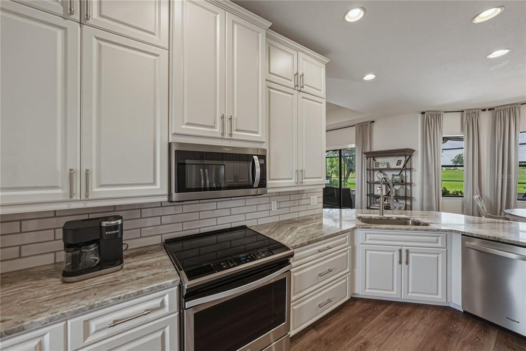 Active With Contract: $700,000 (3 beds, 3 baths, 2471 Square Feet)