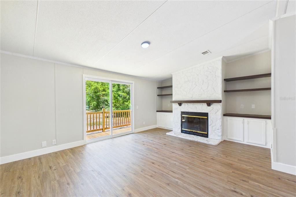 For Sale: $274,900 (3 beds, 2 baths, 2052 Square Feet)