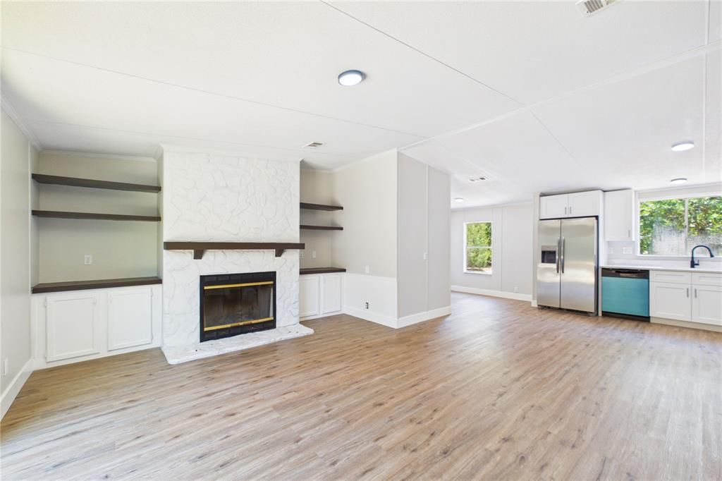 For Sale: $274,900 (3 beds, 2 baths, 2052 Square Feet)
