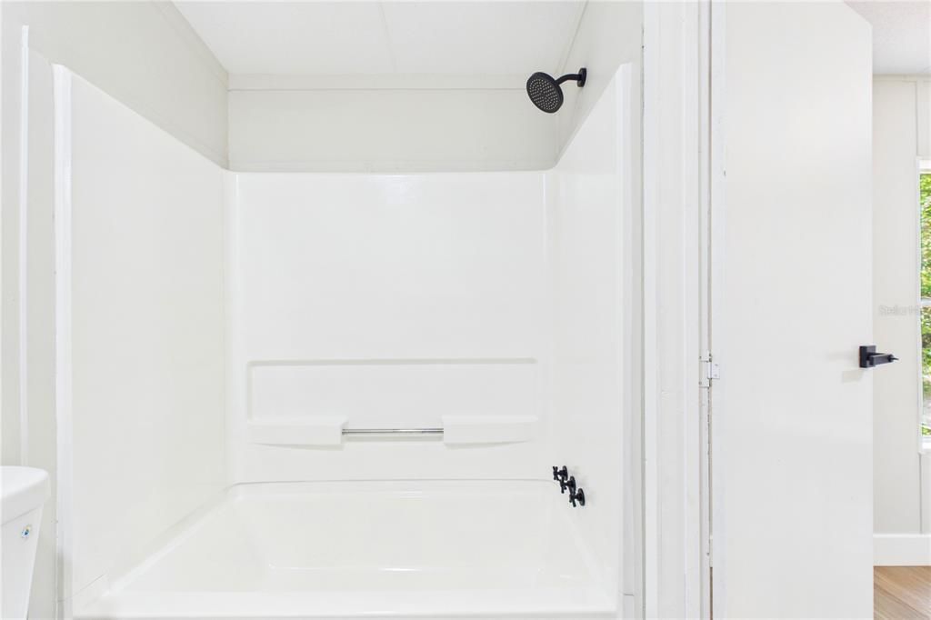 For Sale: $274,900 (3 beds, 2 baths, 2052 Square Feet)