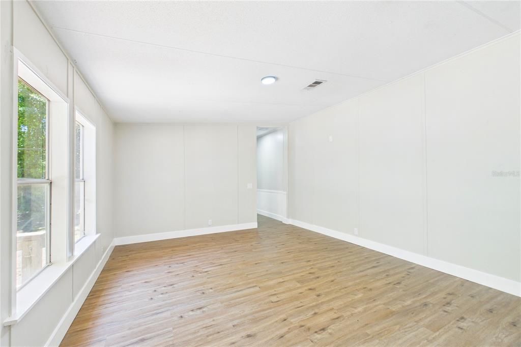 For Sale: $274,900 (3 beds, 2 baths, 2052 Square Feet)