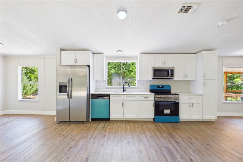 For Sale: $274,900 (3 beds, 2 baths, 2052 Square Feet)