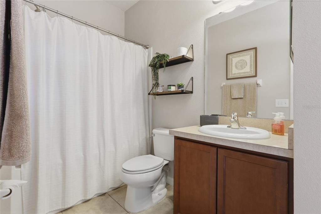 Activo con contrato: $385,000 (4 camas, 3 baños, 2013 Pies cuadrados)