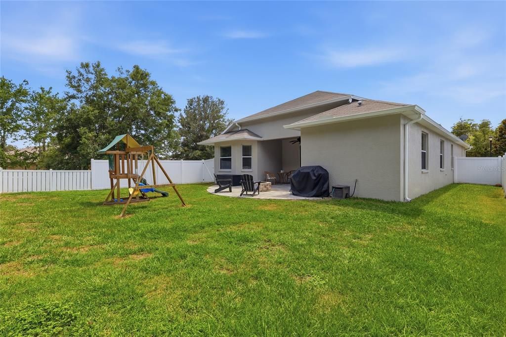 Activo con contrato: $385,000 (4 camas, 3 baños, 2013 Pies cuadrados)