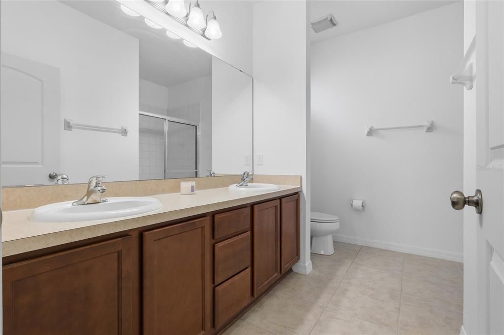 Activo con contrato: $385,000 (4 camas, 3 baños, 2013 Pies cuadrados)