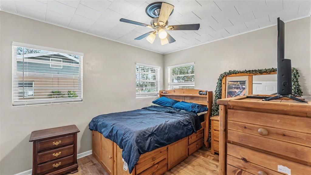 For Sale: $299,900 (4 beds, 2 baths, 1860 Square Feet)