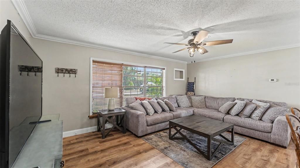 For Sale: $299,900 (4 beds, 2 baths, 1860 Square Feet)