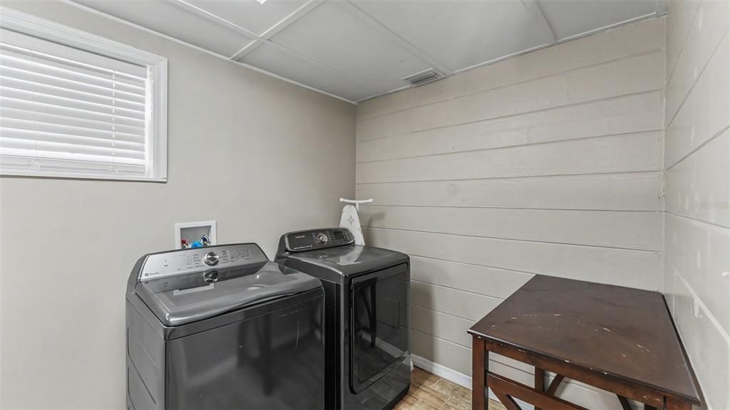 For Sale: $299,900 (4 beds, 2 baths, 1860 Square Feet)