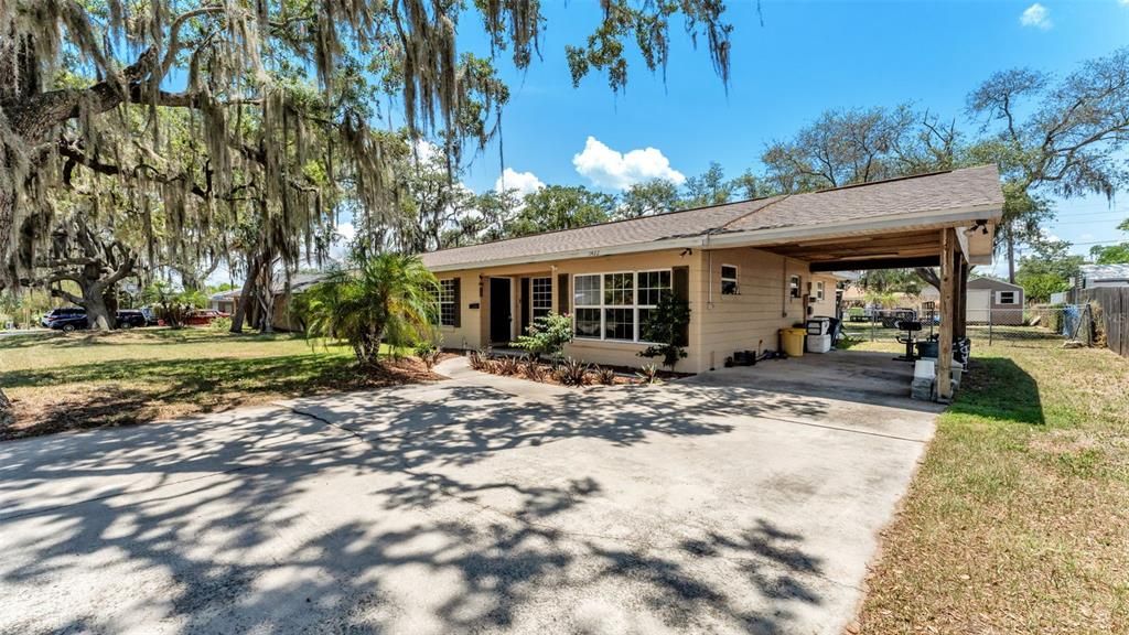 For Sale: $299,900 (4 beds, 2 baths, 1860 Square Feet)