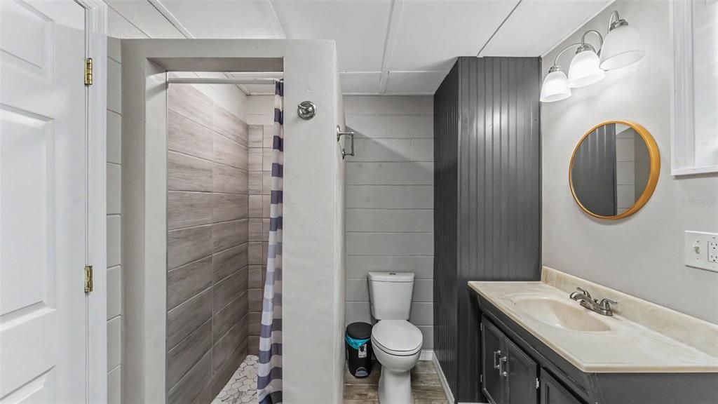 For Sale: $299,900 (4 beds, 2 baths, 1860 Square Feet)