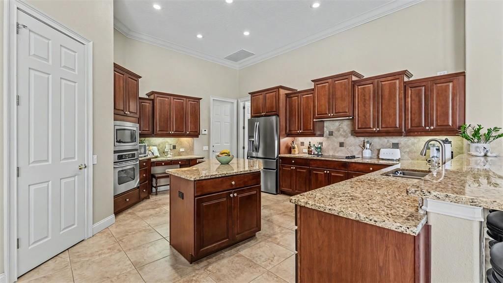 For Sale: $865,000 (3 beds, 3 baths, 3451 Square Feet)
