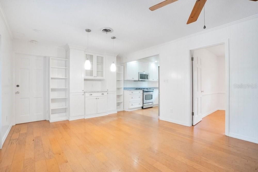Activo con contrato: $925,000 (4 camas, 2 baños, 2280 Pies cuadrados)