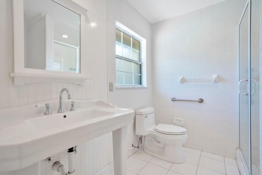 Activo con contrato: $925,000 (4 camas, 2 baños, 2280 Pies cuadrados)