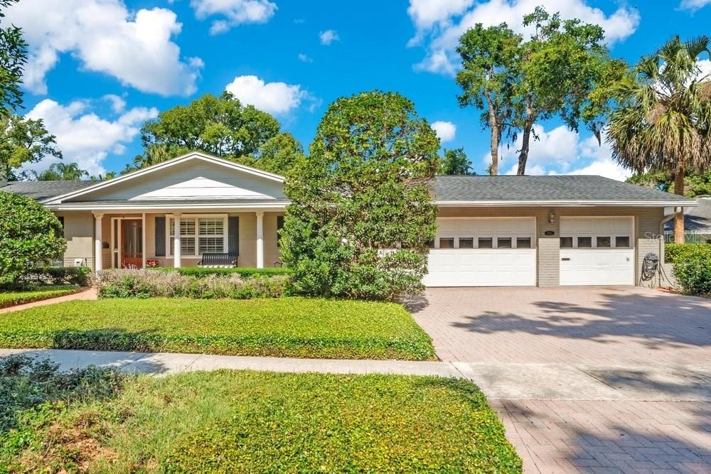 Activo con contrato: $925,000 (4 camas, 2 baños, 2280 Pies cuadrados)