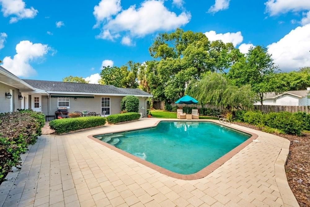 Activo con contrato: $925,000 (4 camas, 2 baños, 2280 Pies cuadrados)