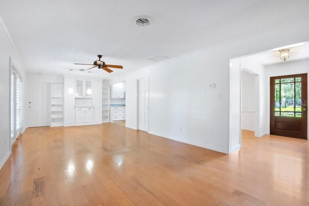 Activo con contrato: $925,000 (4 camas, 2 baños, 2280 Pies cuadrados)