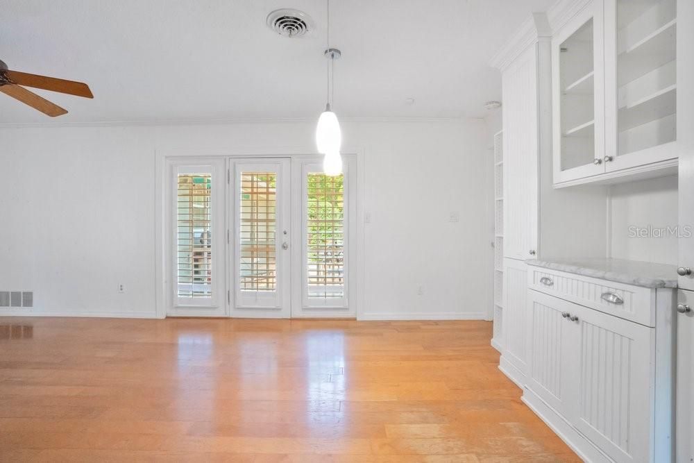 Activo con contrato: $925,000 (4 camas, 2 baños, 2280 Pies cuadrados)