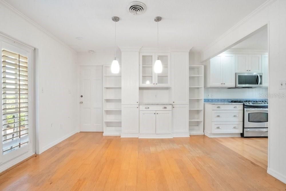 Activo con contrato: $925,000 (4 camas, 2 baños, 2280 Pies cuadrados)