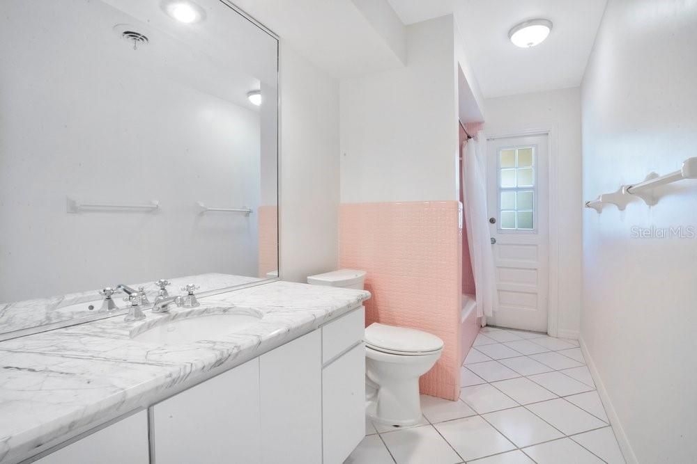 Activo con contrato: $925,000 (4 camas, 2 baños, 2280 Pies cuadrados)