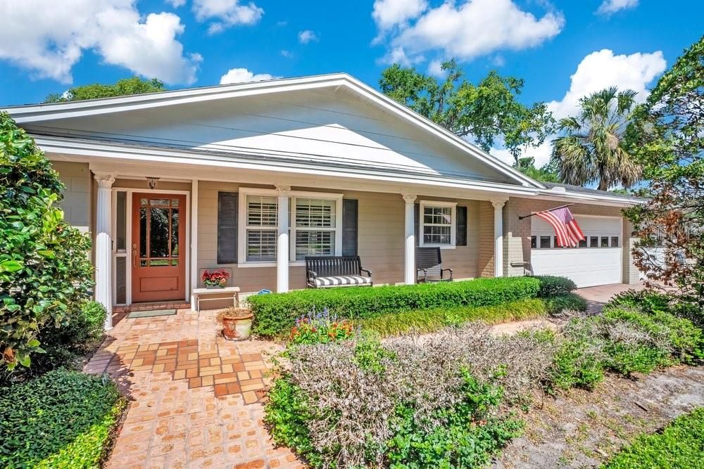 Activo con contrato: $925,000 (4 camas, 2 baños, 2280 Pies cuadrados)