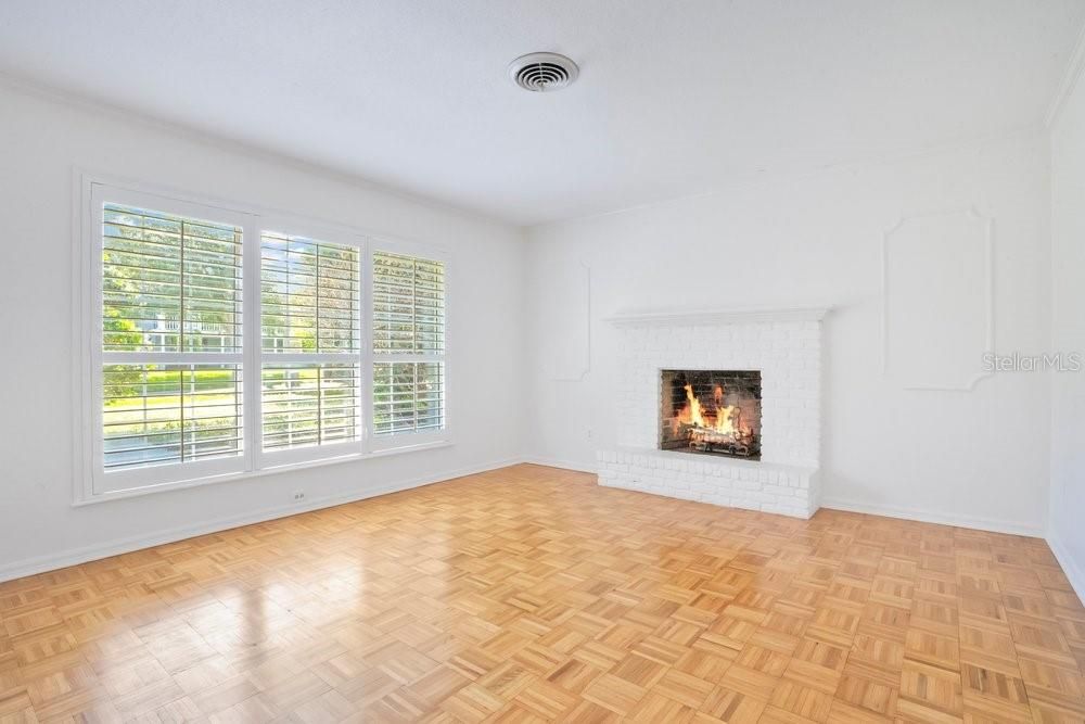 Activo con contrato: $925,000 (4 camas, 2 baños, 2280 Pies cuadrados)