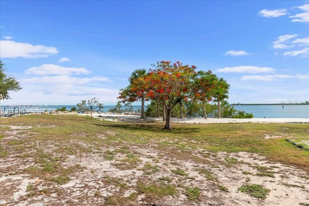 待售: $29,000 (0.32 acres)
