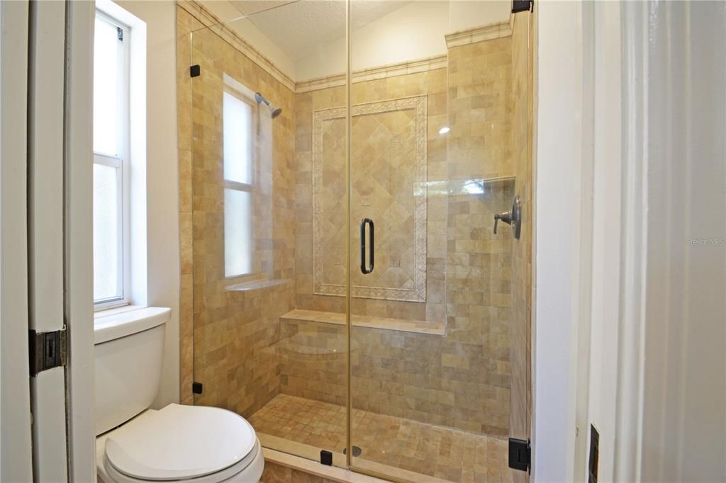 Под контрактом: $599,000 (3 спален, 2 ванн, 1732 Квадратных фут)