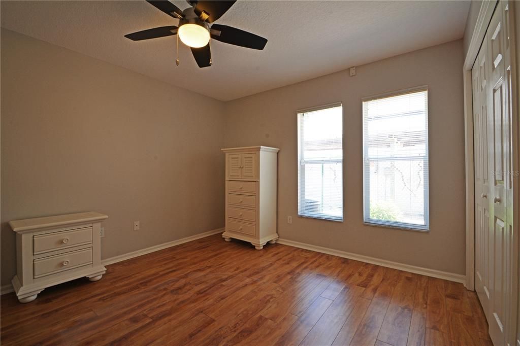 Под контрактом: $599,000 (3 спален, 2 ванн, 1732 Квадратных фут)