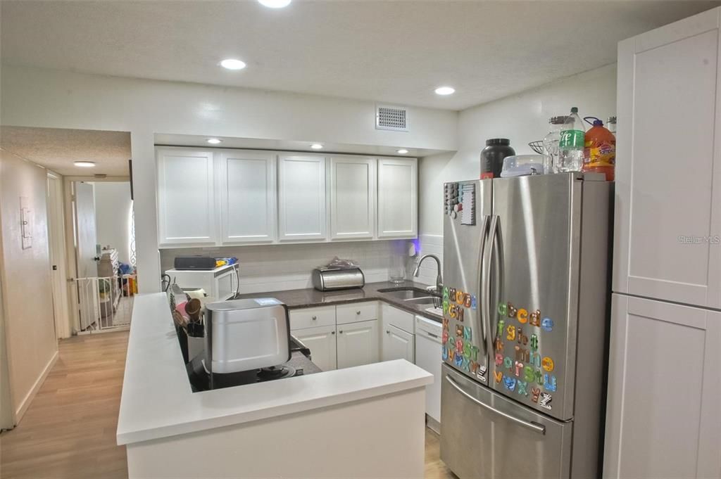 For Sale: $146,900 (2 beds, 2 baths, 930 Square Feet)