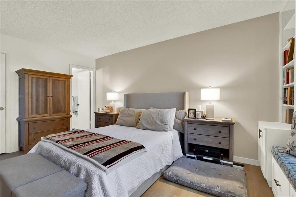 For Sale: $146,900 (2 beds, 2 baths, 930 Square Feet)