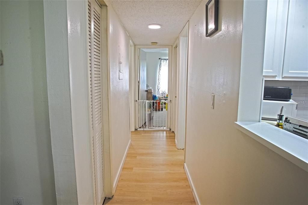 For Sale: $146,900 (2 beds, 2 baths, 930 Square Feet)