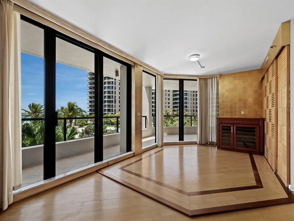 For Sale: $1,000,000 (2 beds, 2 baths, 1827 Square Feet)